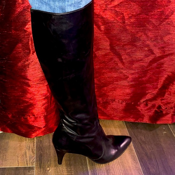 ✨SO COMFY!! Black leather Stuart Weitzman tall zip-up boots- women’s size 9.5 - Picture 6 of 8